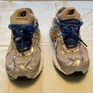 New Balance 740 size 8 white, gray & blue